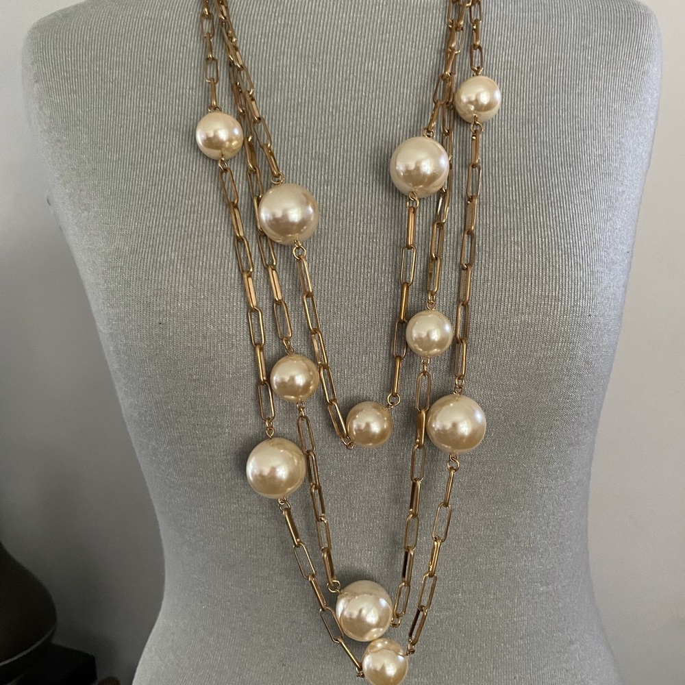 Vintage Necklace, Gold tone with Pearly Balls
